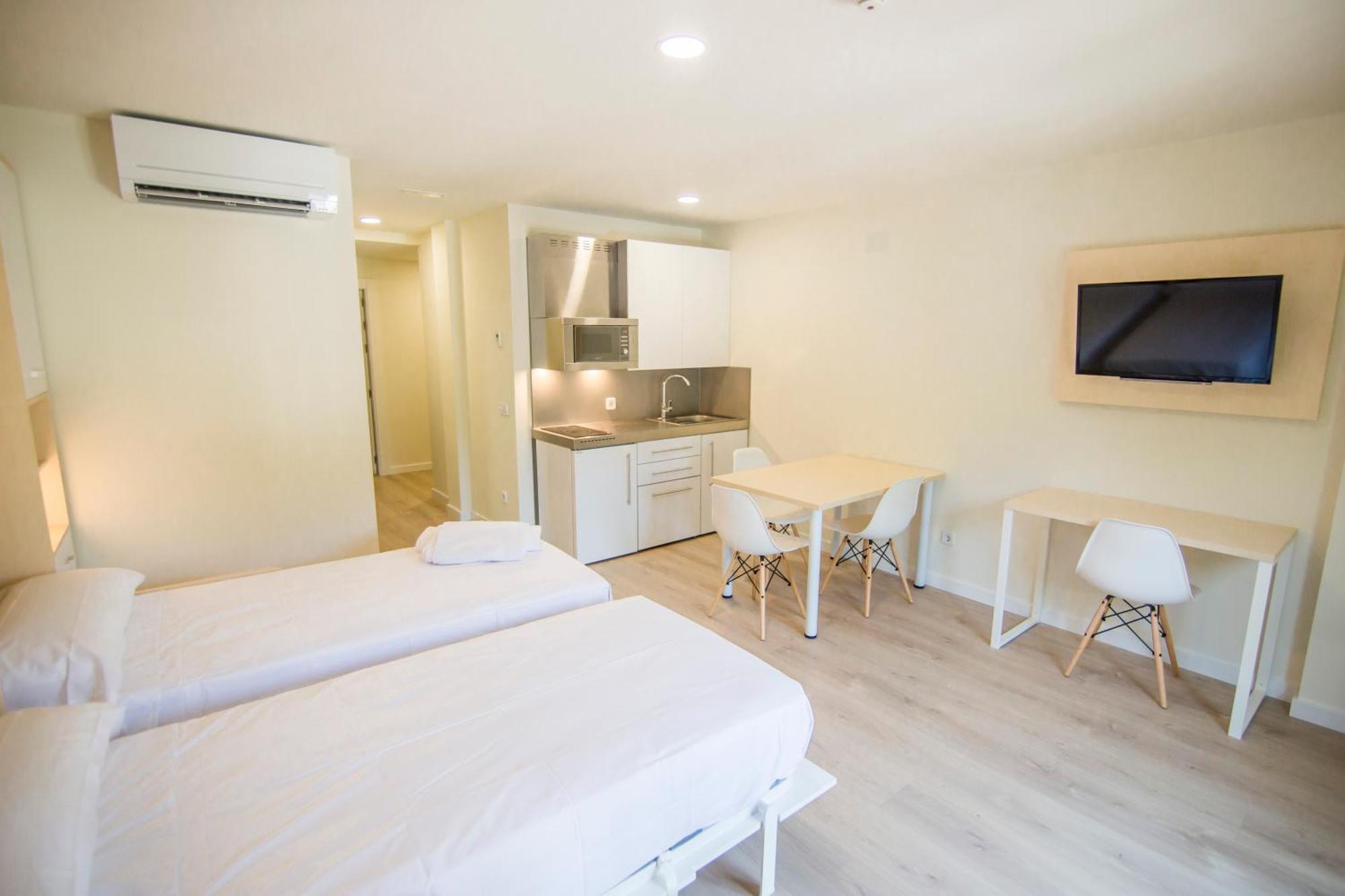 Apartamentos Plaza De Santiago - Estudios Turisticos - 1 Llave Пинто Экстерьер фото