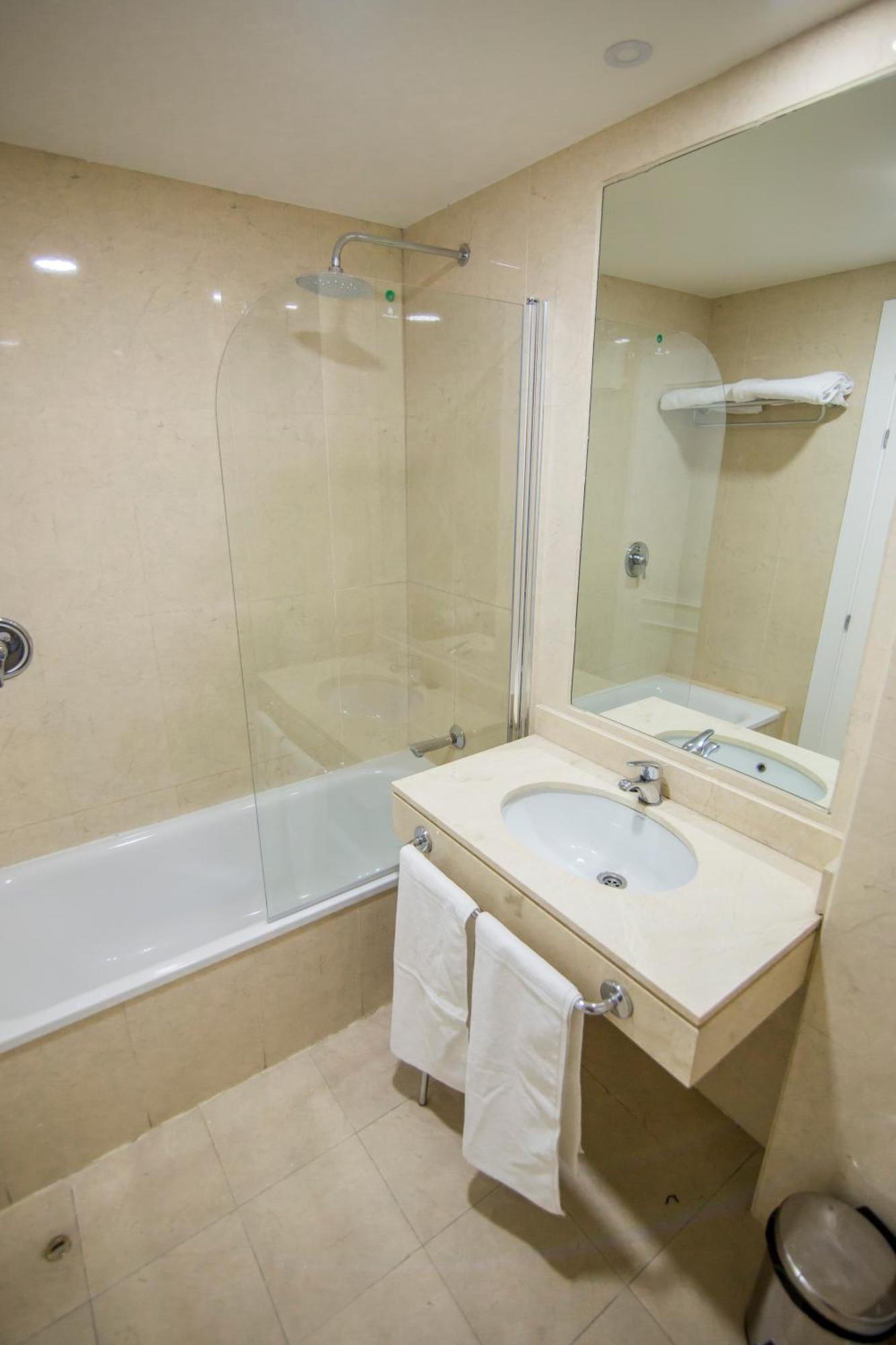 Apartamentos Plaza De Santiago - Estudios Turisticos - 1 Llave Пинто Экстерьер фото